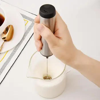 Лесен за използване вспениватель мляко с активиране на бутон Акумулаторна батерия за Преносим Вспениватель мляко с активирането на един бутон за приготвяне на кафе
