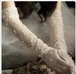 Сватбени аксесоари ръкавици за булката, изискана романтична среща